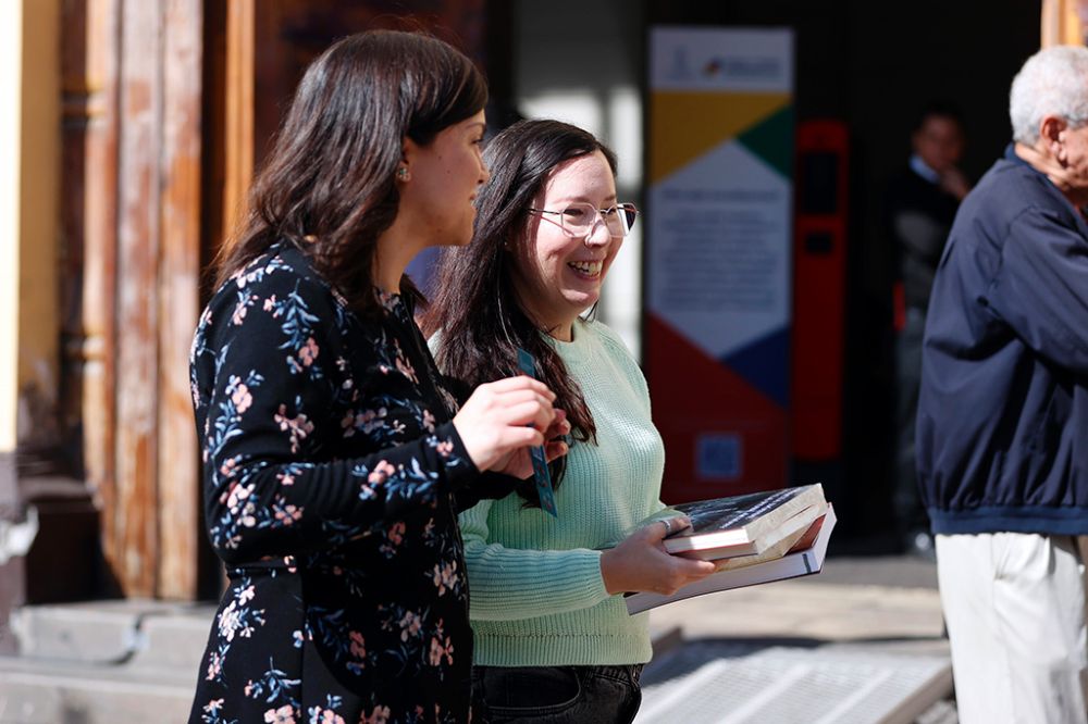 Leer mujeres opera como una labor de rescate a aquellos grandiosos textos escritos que no habían sido leídos o suficientemente divulgados por ser escritos por autoras. Permite redescubrir eso que fue oculto, tareas que están muy lejos de haber concluido.
